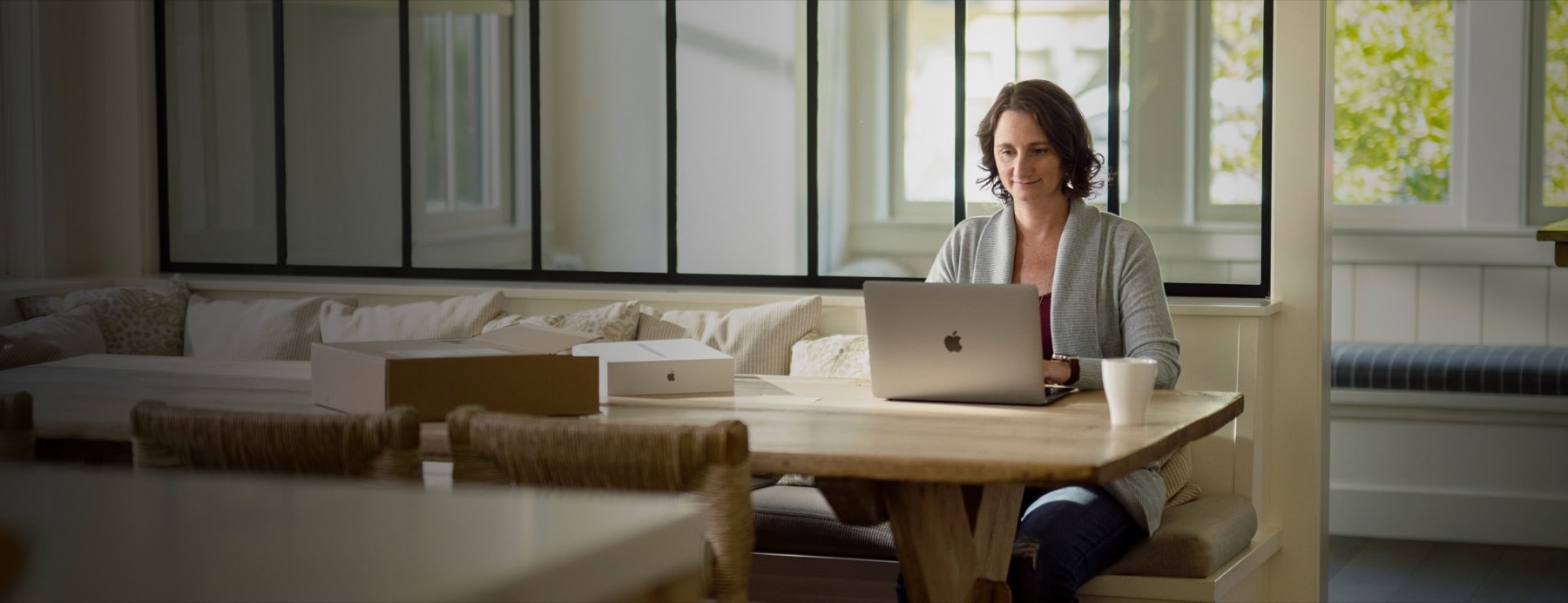 Praca na MacBooku w biurze SAP